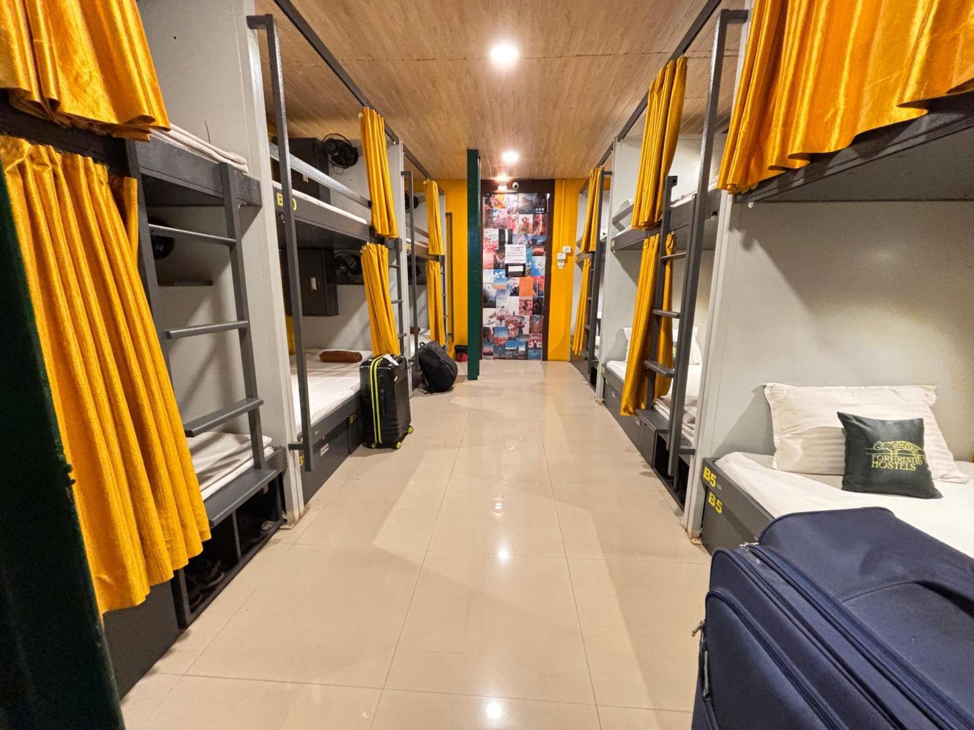 Forrest Hostels Mumbai Ngoại thất bức ảnh
