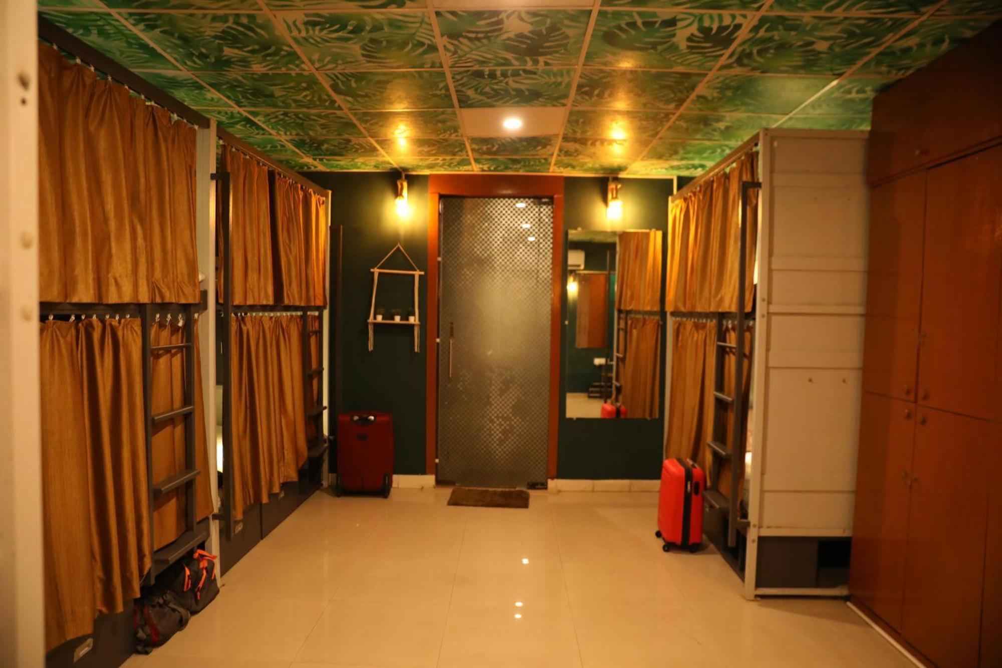 Forrest Hostels Mumbai Ngoại thất bức ảnh