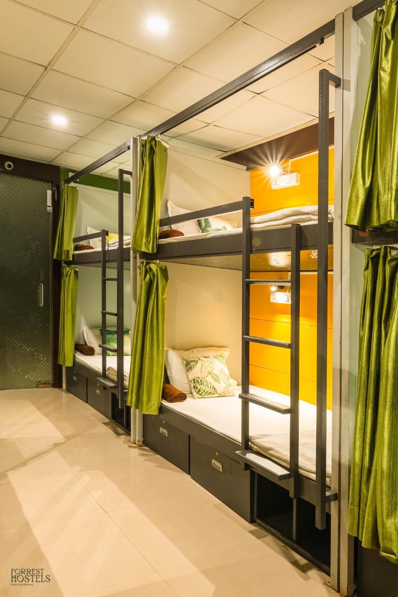 Forrest Hostels Mumbai Ngoại thất bức ảnh