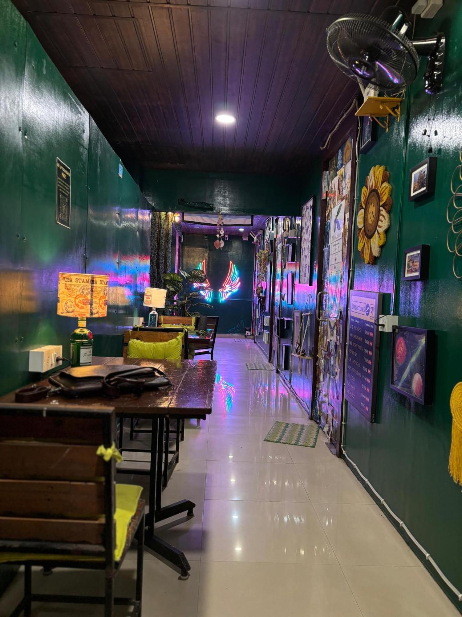 Forrest Hostels Mumbai Ngoại thất bức ảnh