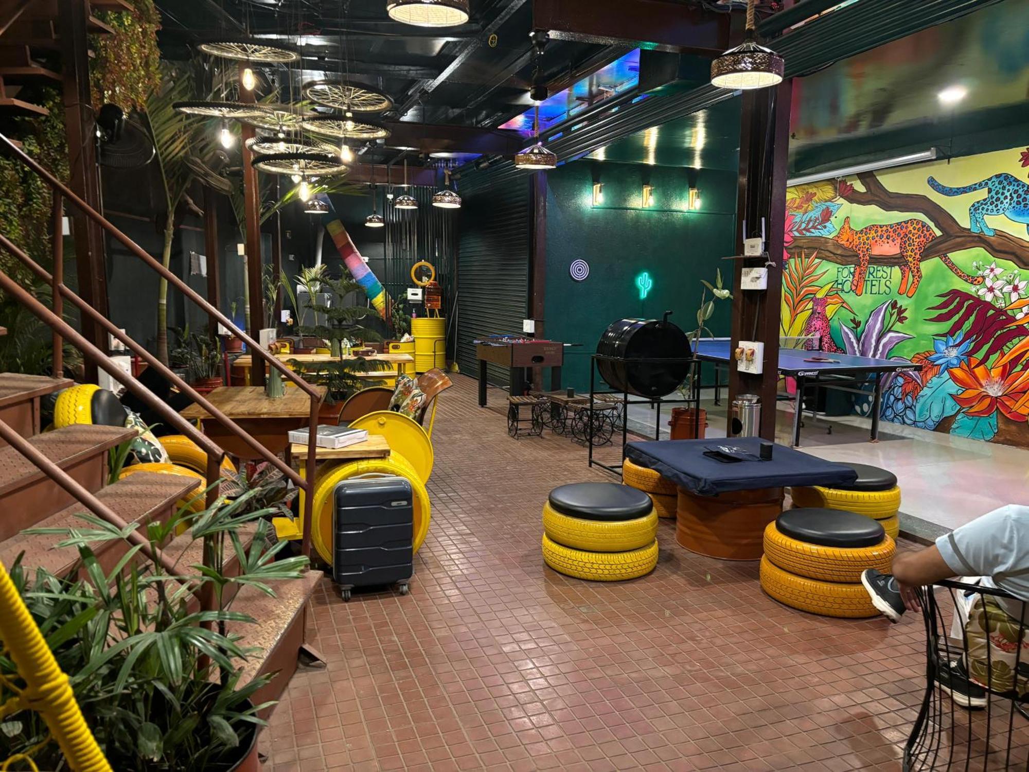 Forrest Hostels Mumbai Ngoại thất bức ảnh