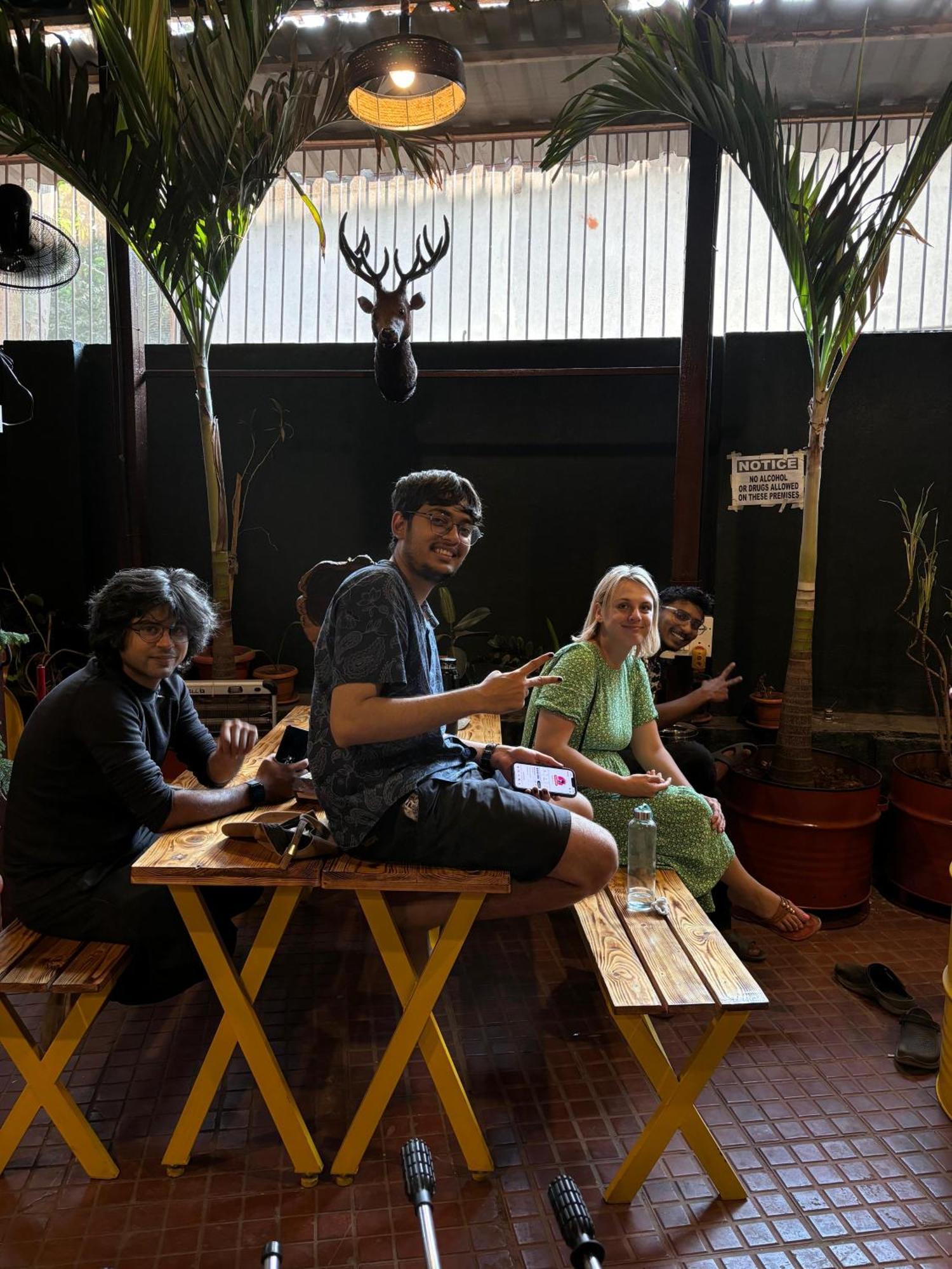 Forrest Hostels Mumbai Ngoại thất bức ảnh